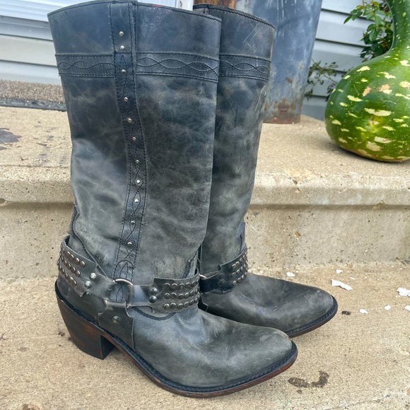 Shoes - Women’s Grey Studded Boots! (9.5)